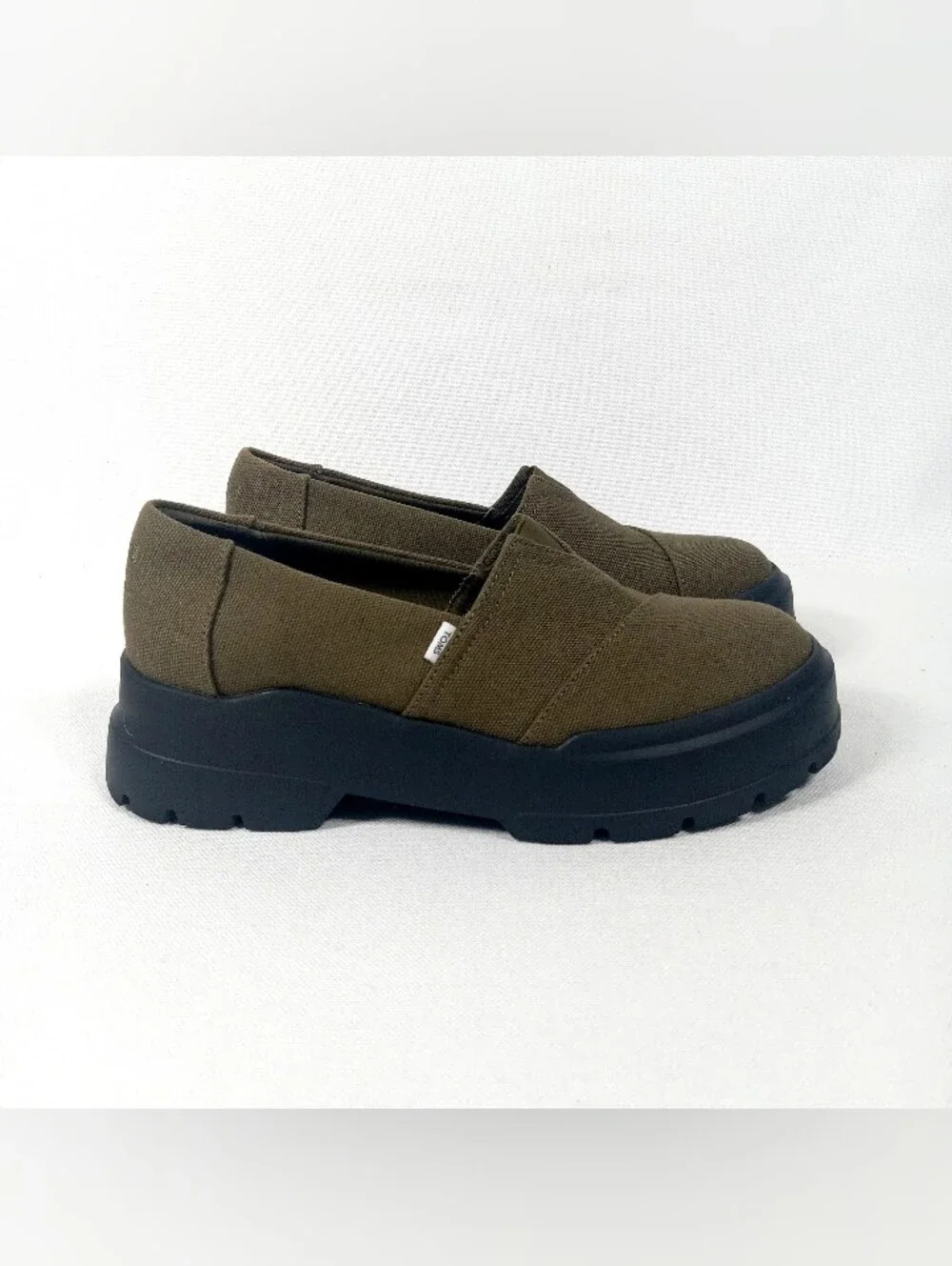 TOMS Comlow Sneaker Slip-ons in Olive Green Women's Size 8.5